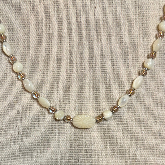 Collana di perline di madreperla